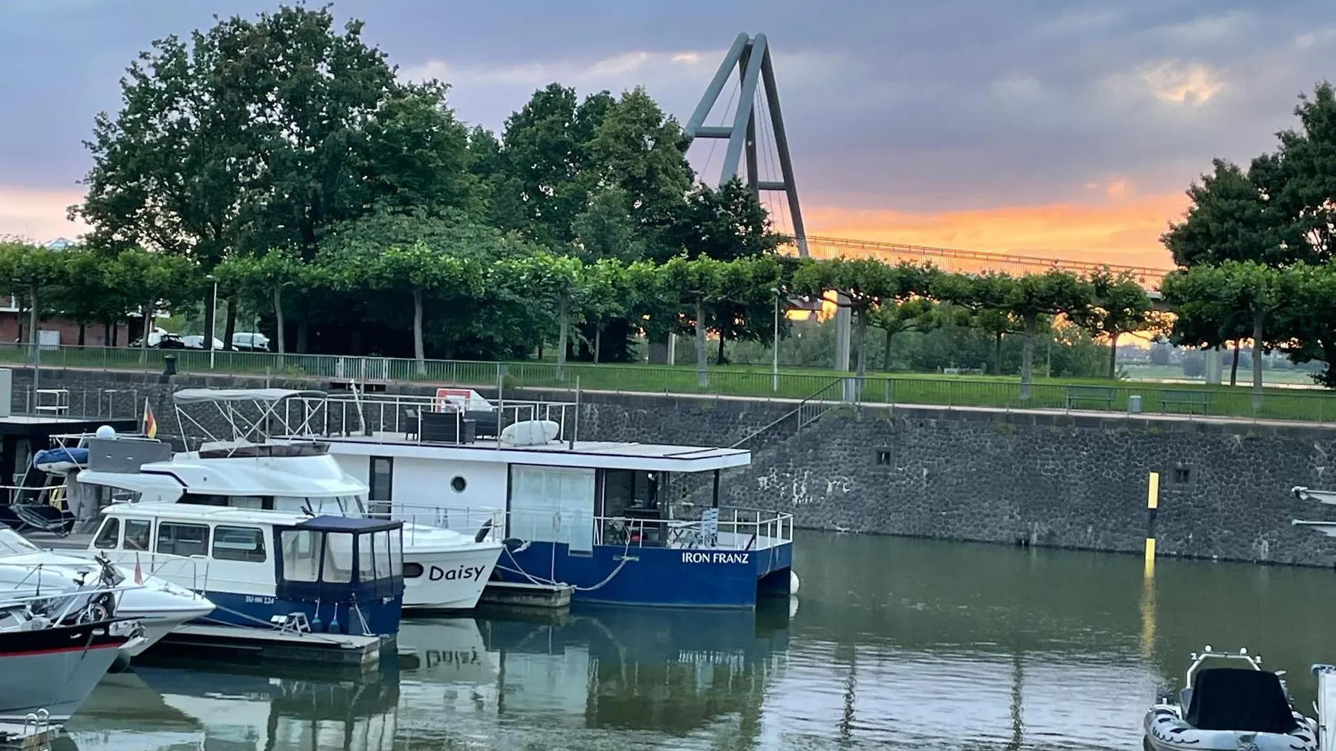 Hausboot Iron Franz- Entspannung Auf Dem Wasser دوسلدورف